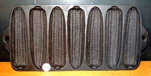 lot 103 image: VINTAGE WAGNER Bayou Classic 12 Cornbread Pan