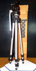 lot 113 image: BIG $ ITEM - BOGEN PROFESSIONAL 3020 TRIPOD WITH 3063 FLUID HEAD IN BOX