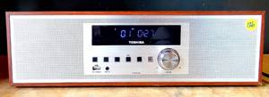 lot 126 image: Toshiba CD TY-CWU700 CD Radio Vintage Style - WORKS