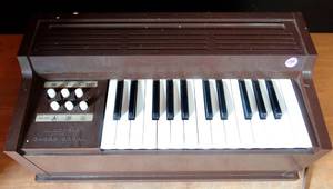 lot 134 image: BIG $ ITEM - Vintage 1960s Magnus Model 300 Air Electric Chord Organ - TESTEDWORKS