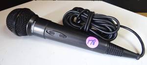 lot 178 image: RADIO SHACK 3303038 DYNAMIC MICROPHONE W ATTACHED 14 CABLE