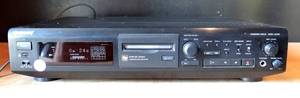 lot 196 image: BIG $ ITEM - SONY MDS-JE510 MINIDISC DECK RECORDER
