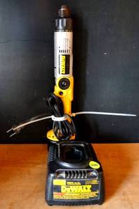 lot 200 image: DEWALT DW920 7.2v 14 Cordless Drilldriver