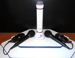 lot 211 image: MICROPHONE LOT - 2X SAMSON N382 & 808 Audio Singsation Bluetooth Karaoke Microphone