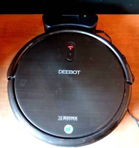 lot 218 image: Ecovacs Deebot Dn622.11 Robot Vacuum Cleaner & Charging Station - POWER ON WHEN HOOKED UP TO CHARGER