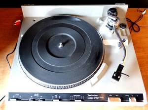 lot 224 image: Technics SL-235 Hi-Top Full Auto Record Stacker Turntable