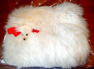 lot 233 image: FURRY ANIMAL THEMED HAND WARMER