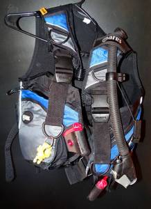 lot 303 image: MARES VECTOR PLATINUM BCD (BOYANCY CONTROL DEVICE) FOR SCUBA DIVING - SIZE SMALL $$$