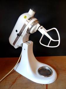lot 255 image: KitchenAid Classic Series 4.5 Qt. 10-Speed White Stand Mixer with Tilt-Head $$$
