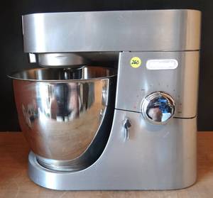 lot 260 image: DeLonghi DSM7 7-Quart Stand Mixer Silver - MISSING TOP COVER - WORKS