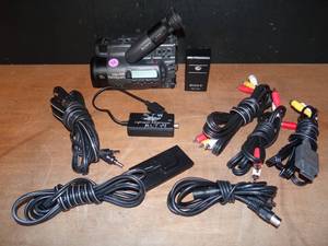 lot 316 image: Sony Handycam CCD-TR101 Vintage Video Hi8 8mm Camcorder Bundle