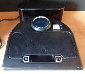 lot 318 image: Neato Botvac D85 Series 905-0285 Vacuum wCharger - POWERED ONNEEDS FULL CHARGE