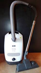 lot 334 image: BIG $ ITEM - Miele S2121 Olympus Canister Vacuum - TESTEDGOOD SUCTION