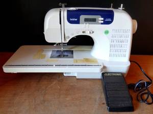 lot 350 image: BIG $ ITEM - BROTHER CS6000I COMPUTERIZED SEWING MACHINE WPEDAL