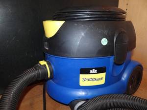 lot 356 image: BIG $ ITEM - WINDSOR TREKVAC 3 COMMERCIAL CANISTER VACUUM - TESTEDSTRONG SUCTION