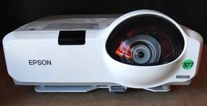 lot 377 image: EPSON POWERLITE 425W SHORT THROW PROJECTOR