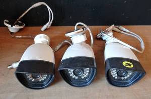 lot 381 image: LOT OF 3 - USED SAMSUNG SDC-7340BCN DIGITALO COLOR CAMERAS (CAN BE USED WITH LOT 238