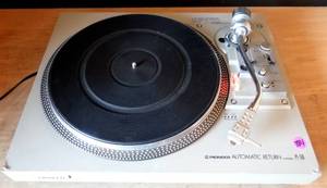 lot 384 image: Pioneer PL-516 (1978-79) Belt-Drive Audiophile Turntable $$$