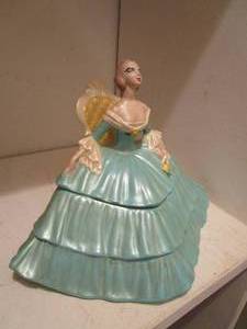 lot 50 image: VINTAGE PORCELAIN VICTORIAN LADY SITTING TRINKET BOX