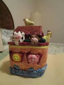 lot 58 image: CERAMIC NOAHS ARK COOKIE JAR, NEW IN BOX