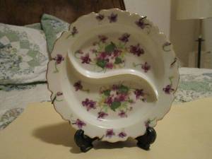 lot 60 image: NORCREST FINE CHINA 5190 SWEET VIOLET DIVIDED PLATE&nbsp