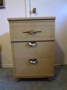 lot 65 image: VINTAGE NIGHT STAND