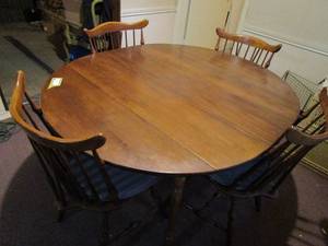 lot 26 image: ROUND DINING TABLE W 4 CHAIRS, SEE PICS