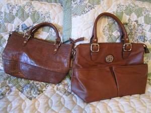 lot 78 image: BROWN RELIC PURSE AND BROWN BUENO PURSE