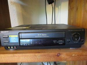 lot 81 image: SONY VCR W ADAPTIVE PICTURE CONTROL &amp CASSETTE RECORDING, INC. REMOTE