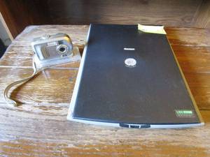 lot 83 image: CANON CANOSCANLiDE 25, KODAK EASYSHARE C310 35mm CAMERA