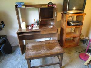 lot 84 image: VINTAGE DESK W BENCH FEATURING WAGONWHEEL STYLE SIDES, SMALL BOOKSHELFTV STAND, CONTENTS NOT INCL.