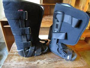 lot 87 image: OSSURE MEDICAL WALKING BOOTS, SIZE M
