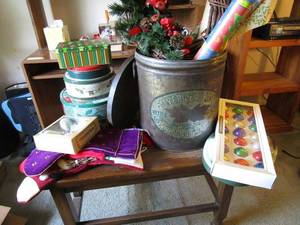 lot 89 image: VINTAGE POPCORN TIN, XMAS DECOR INCL. WRAPPING PAPER