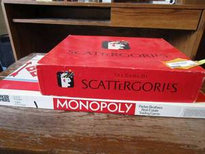 lot 121 image: BOARD GAMES.. 1998 SCATTERGORIES AND VINTAGE 1935-1975 PARKER BROTHERS MONOPOLYBOARD GAME