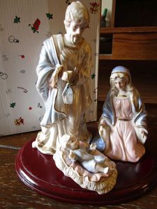 lot 130 image: PORCELAIN NATIVITY SCENE