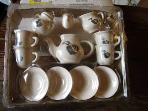 lot 131 image: PORCELAIN MINI TEA SET IN BOX