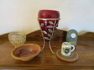lot 137 image: VARIOUS CRYSTAL, CERAMIC, CHINA DECOR