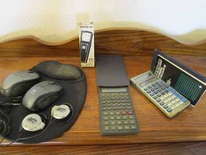 lot 139 image: TEXAS INSTRUMENTS CALCULATOR, MICE, HEADPHONES, MAGNA-LITE IN BOX