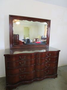 lot 165 image: QUALITY DRESSER W MOUNTED MIRROR &amp GLASS TOP IN INCREDIBLE CONDITION, CONTENTS NOT INCL., MATCHES LOT # 170