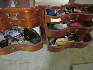 lot 167 image: CONTENTS OF DRESSER, FOLDING FANS, CLUTCHES, MAKE-UP BAGS, HEATING HAIR BRUSH, PLAYING CARDS &amp MUCH MORE