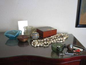 lot 171 image: BEAUTIFUL UNIQUE JEWELRYTRINKET BOXES, SEASHELL NECKLACE, VINTAGE ASHTRAY &amp LIGHTERS, WOODEN BOX W FOOTPRINTS POEM