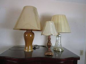 lot 173 image: VARIETY OF LAMPS, CRYSTAL, CERAMIC