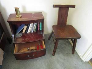 lot 174 image: ANTIQUE CHAIR &amp NIGHTSTAND W DRAWER, CONTENTS INCLUDED, SHOE SHAPERS, BOOKS
