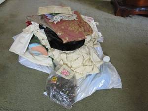 lot 178 image: CONTENTS OF CHEST, LINENS, VINTAGE CURLERS, SEWING ITEMS, AND MORE.