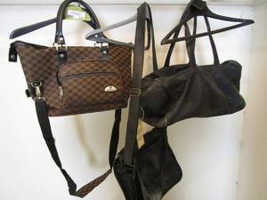 lot 216 image: AMERICAN FLYER TRAVEL BAG IN GOOD CONDITION, SATCHEL TRAVEL BAG, DUFFLE BAG