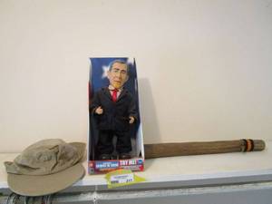 lot 217 image: GEORGE BUSH COLLECTORS&nbsp DANCING TOY NEW IN BOX, RAIN STICK, FISHING HAT