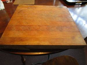 lot 244 image: LARGE THICK&nbsp BUTCHER BLOCK STYLE CUTTING BOARD