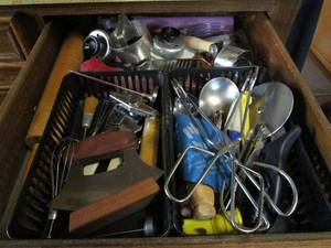 lot 247 image: KITCHEN DRAWER.. ROLLING PIN, PIZZA SLICERS, TONGS, VINTAGE COOKIE CUTTERS, AND MORE