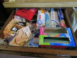 lot 253 image: KITCHEN DRAWER WITH ZIPLOC, FOIL, PLASTIC WRAP, BATTERIES AND MORE