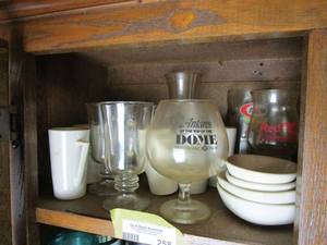 lot 258 image: SHELF CONTENTS IN KITCHEN, RED LOBSTER GLASS DRINKWARE, A&ampW GLASS, BOWLS, CUPS, AND MORE.